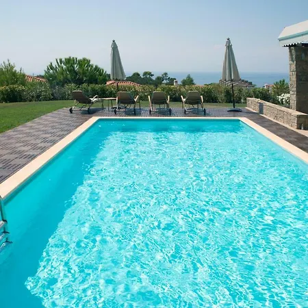 Dreamview Luxury 4br Siviri